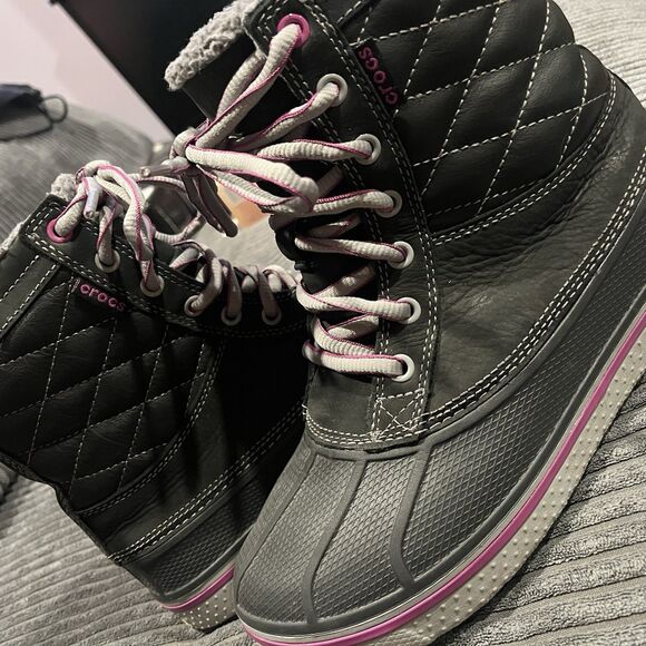 Crocs Womens 7 US AllCast Waterproof Duck Boot Snow Weather Black Purple Gray - Picture 10 of 10